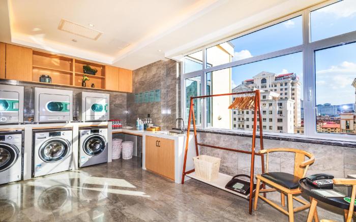 Atour Hotel Weihai City Center