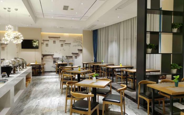 Starway Hotel Nanchang Honggu Middle Avenue Qiushui Square