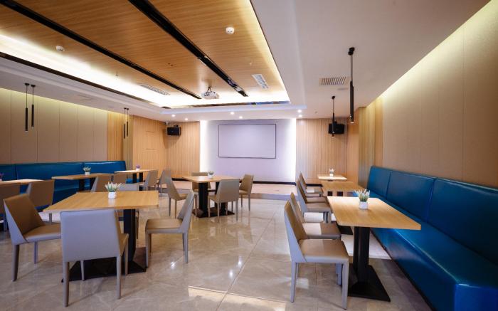Starway Hotel Wenxi Swimming Pool