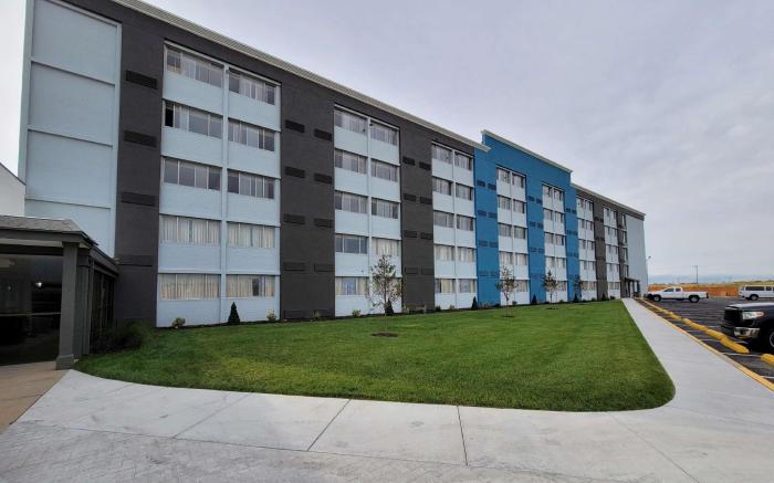 Hawthorn Extended Stay by Wyndham Wichita Airport