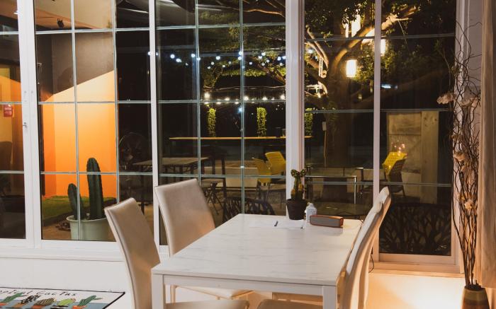 Amaz Guest House x Cafe