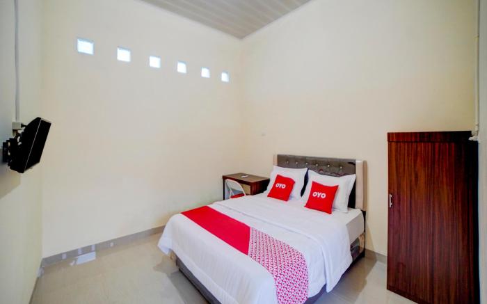 OYO 90773 Shine Guest House Syariah
