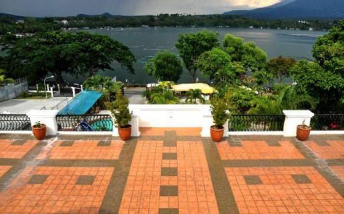 Tahanan Lakeview Hotel