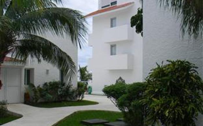 Las Gaviotas Hotel and Suites