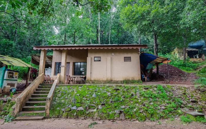 Old Magazine House - Jungle Lodges