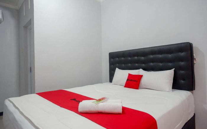 RedDoorz Syariah near Alun Alun Purwokerto 2