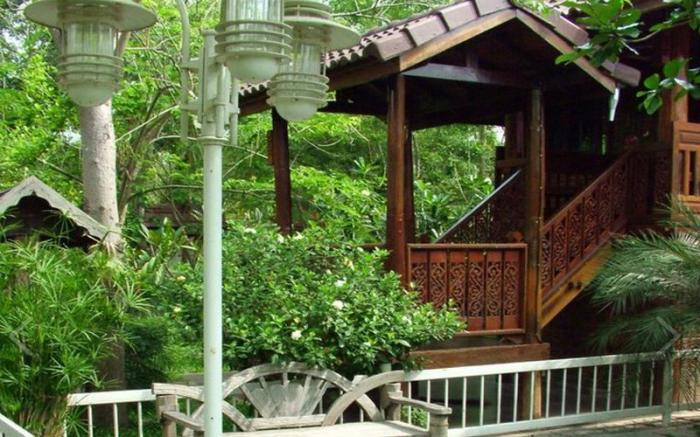 Ruen Thai Ampawa Resort