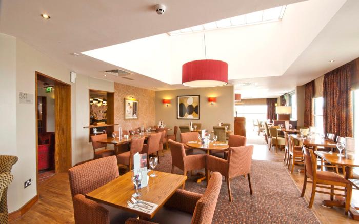 Premier Inn Edinburgh Airport - M9 Jct1