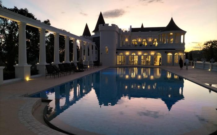 The Castell Khaokho by Apple&Win
