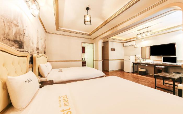 Goodstay Q Hotel