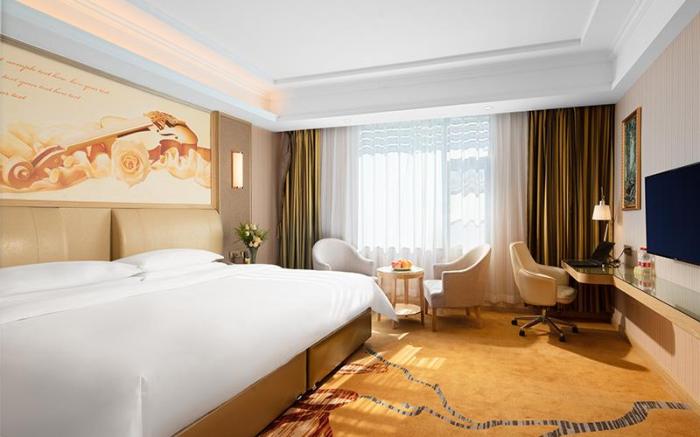 Vienna Hotel Tibet Linzhi Pedestrian Street Hebin Road