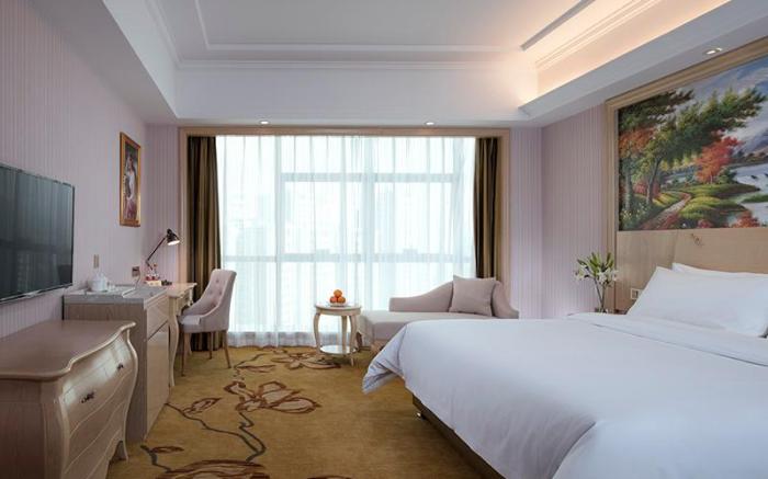 Vienna Hotel Guizhou Xingyi Wanfenglin High-Speed Railway Airport