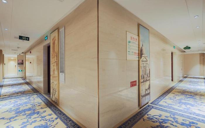 Vienna Hotel Zhengzhou 8th Street Economic Center Plaza Metro Station