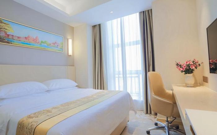 Vienna Hotel Zhengzhou 8th Street Economic Center Plaza Metro Station