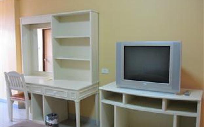 Ploy-Plu Residence