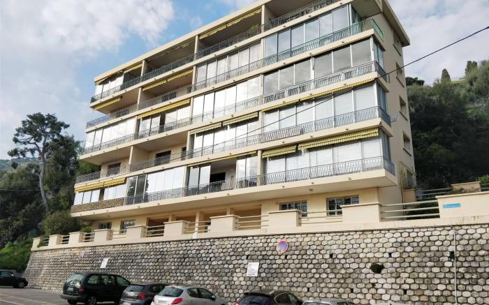 Vintage flat on Villefranche bay Free car-park