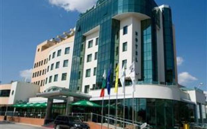 Diplomat Plaza Hotel & Resort
