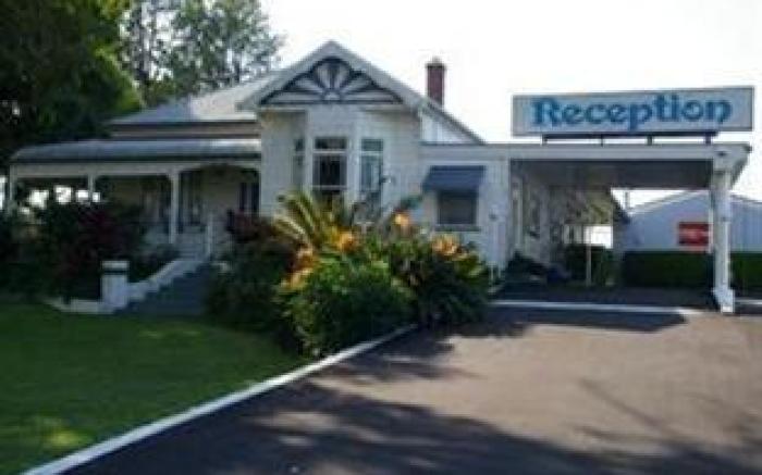 Colonial Court Motor Inn