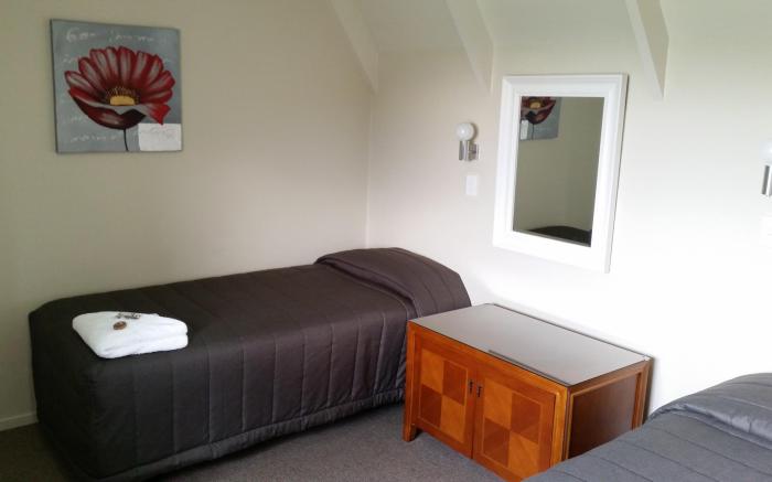 Admirals Motor Inn