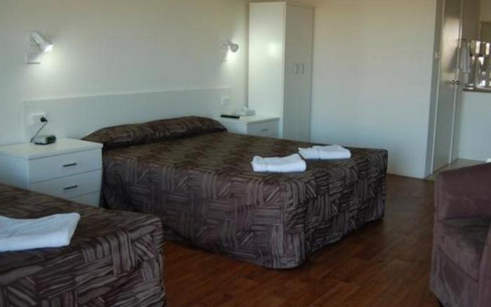 Slipway Hotel Motel