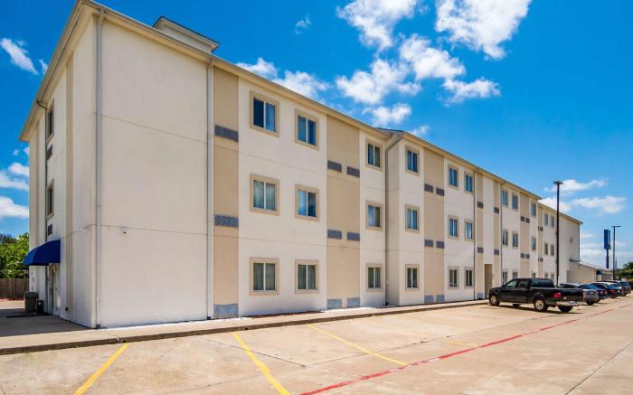 Motel 6 Cleburne, TX