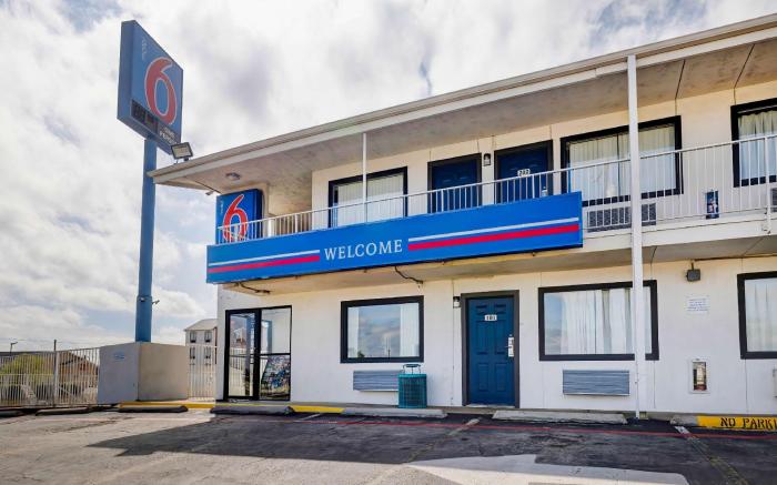 Motel 6 Denton, TX - UNT