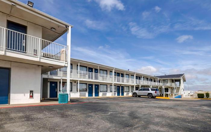 Motel 6 Denton, TX - UNT
