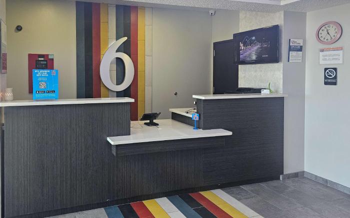 Motel 6 Sinton, TX