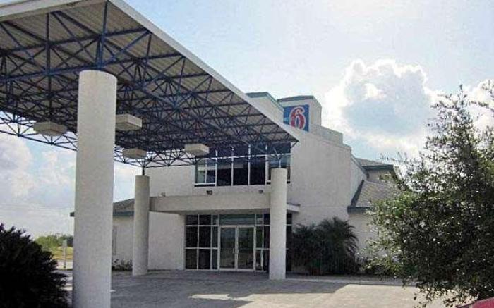 Motel 6 Sinton, TX