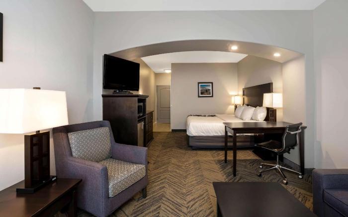 La Quinta Inn & Suites by Wyndham Brookshire