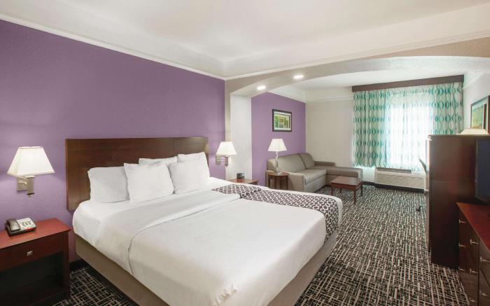 La Quinta Inn & Suites by Wyndham Mansfield TX