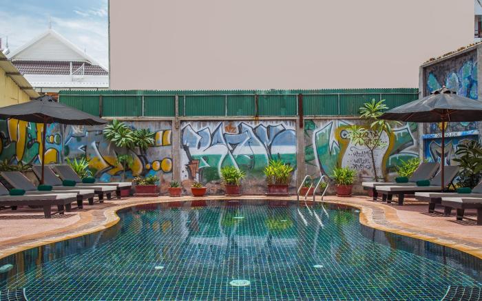 Side Walk Hotel