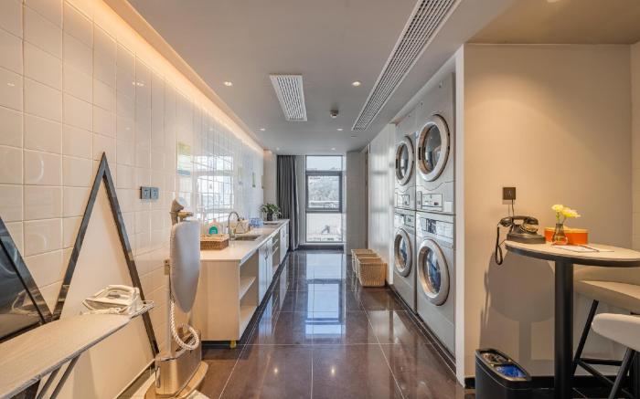 Atour Hotel Wuxi Huishan Wanda Plaza
