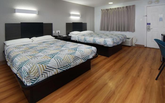 Motel 6 Red Oak, TX - Dallas