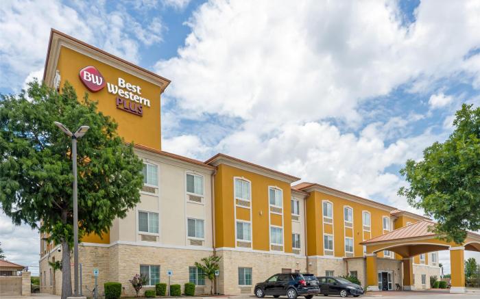 Best Western Plus San Antonio East Inn & Suites