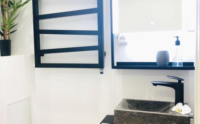 STUDIO LUMINEUX & ELEGANT | 4 MIN A PIED DES CHAMPS-ELYSEES | ARRIVEE AUTONOME