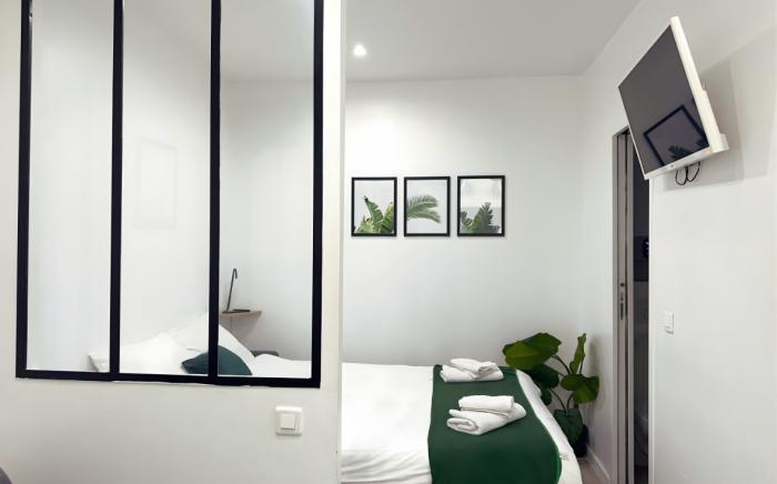 STUDIO LUMINEUX & ELEGANT | 4 MIN A PIED DES CHAMPS-ELYSEES | ARRIVEE AUTONOME