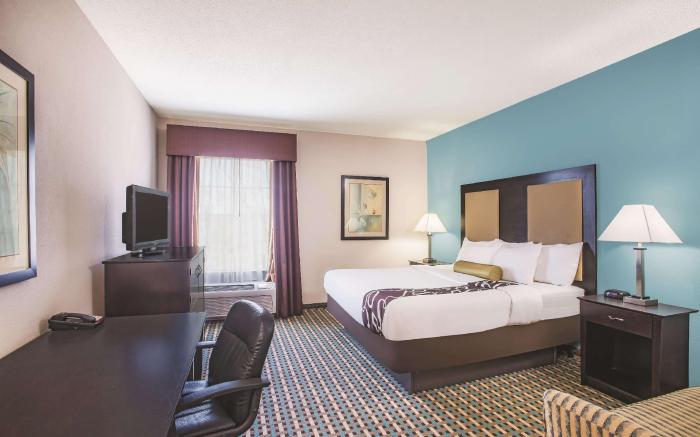 La Quinta Inn & Suites by Wyndham Stonington-Mystic Area