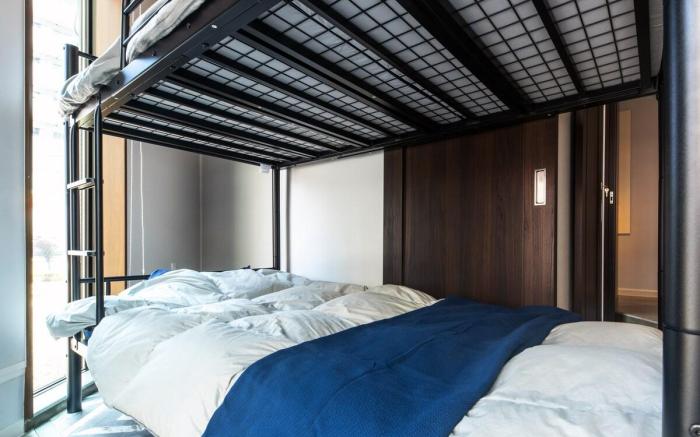 New Clean Apt for 4 people w/Convenient Access!