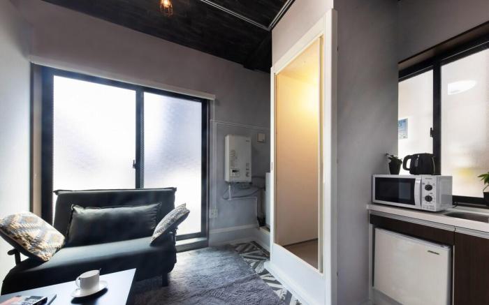 New Clean Apt for 4 people w/Convenient Access!