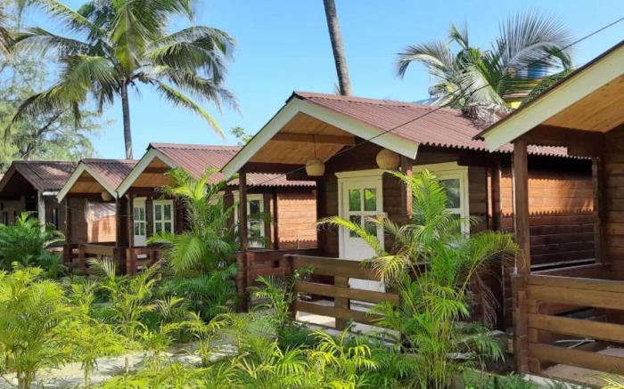 AMAZING WOODEN COTTAGES WITH POOL - 5MINS BEACH