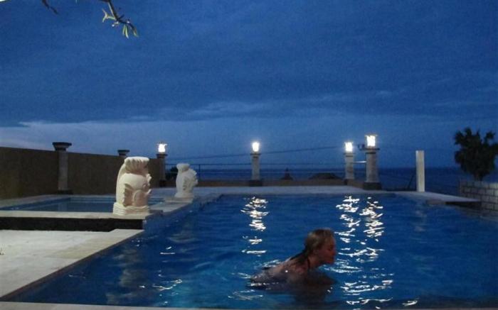 Barong Cafe Bungalow and Restaurant