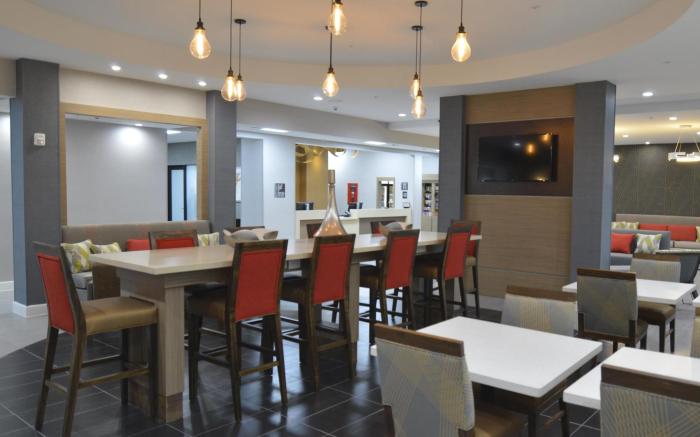 Comfort Inn & Suites Houston I-45 North - IAH