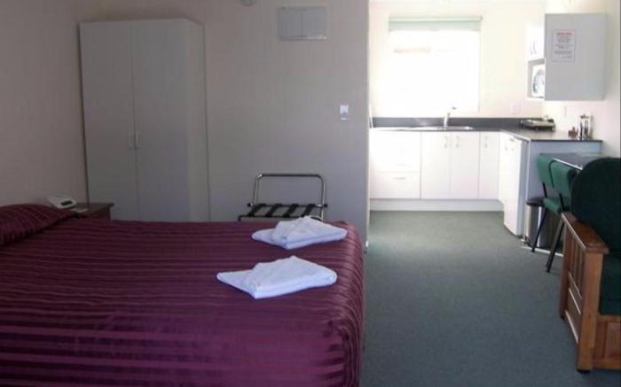 554 Moana Court Motel