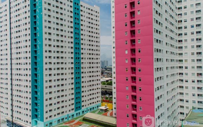 Tidy 2BR Green Pramuka City Apt By Travelio