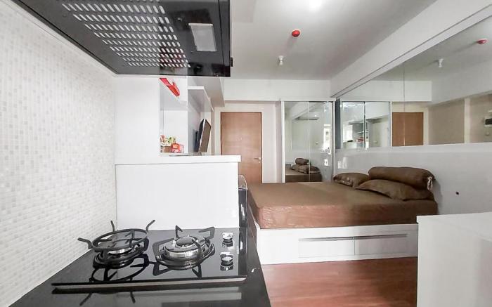 RedLiving Apartemen Green Lake View Ciputat - Juragan Rooms Tower B with Fast Wifi