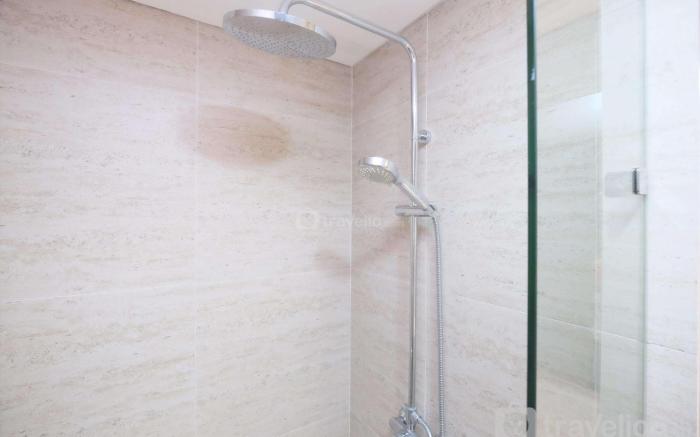 Comfort & Minimalist 2BR at Gold Coast By Travelio