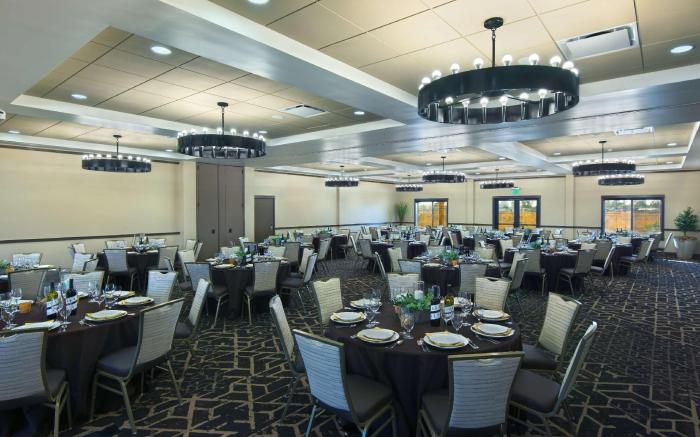 Oxford Suites Sonoma- Rohnert Park