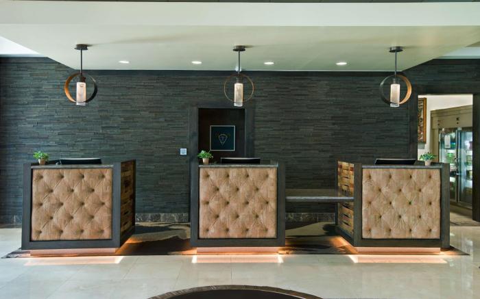 Oxford Suites Sonoma- Rohnert Park