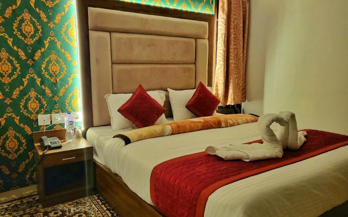 Bay leaf by Live Inn